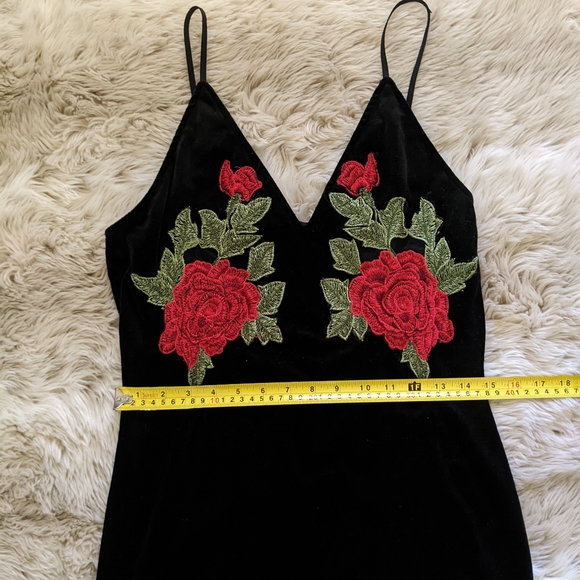 Velvet rose embroidery dress - Picture 9 of 12